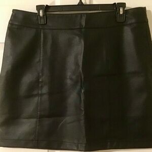 NWT FOREVER 21 + Size OX Womens BLACK Back Zip A-Line Short Faux Leather Skirt